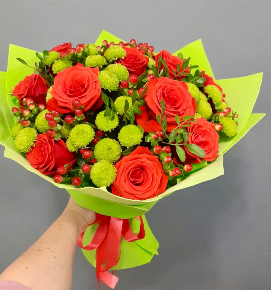 Букет цветов из: Хризантемы и Розы в Солнечногорске