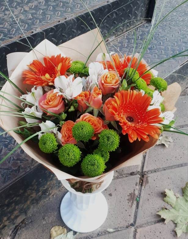 Букет цветов из: Герберы, Хризантемы, Альстромерии и Розы в Солнечногорске