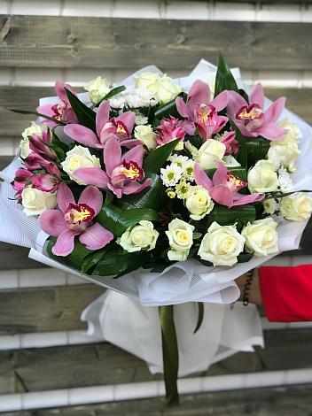 Букет цветов из: Розы и Хризантемы в Солнечногорске