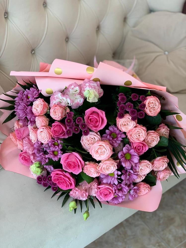 Букет цветов из: Хризантемы, Розы и Лизиантусы в Солнечногорске