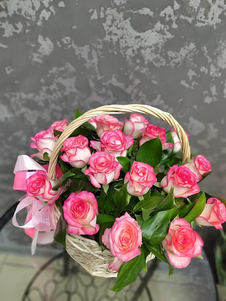 Цветочная композиция из Розы в корзине в Солнечногорске