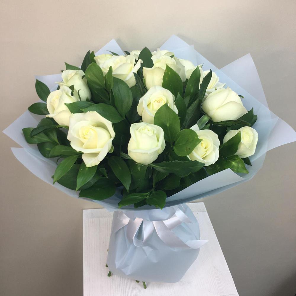 Букет 15 Белых роз Проуд в Солнечногорске