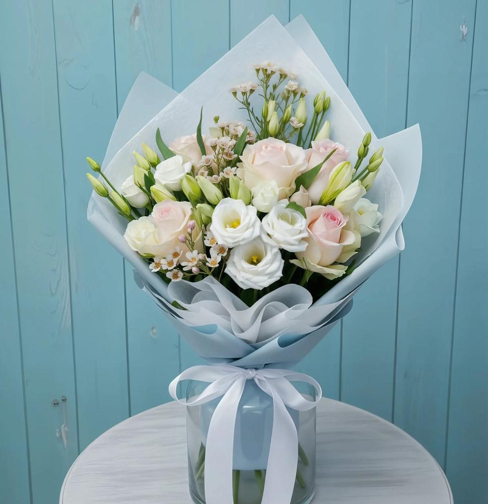 Букет цветов из: Розы и Лизиантусы в Солнечногорске