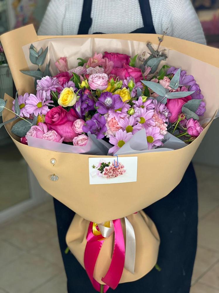 Букет цветов из: Хризантемы, Гвоздики и Альстромерии в Солнечногорске