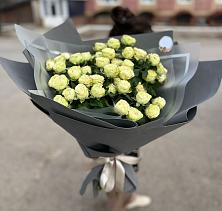 Букет Белые кустовые розы Солинеро в Солнечногорске