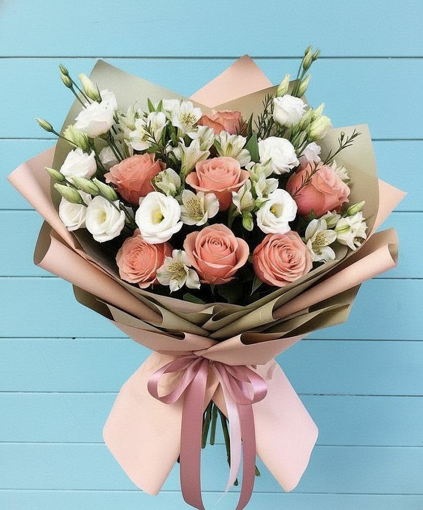 Букет цветов из: Розы, Альстромерии и Лизиантусы в Солнечногорске
