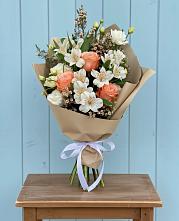 Букет цветов из:  Альстромерии, Лизиантусы, Розы и Хризантемы в Солнечногорске