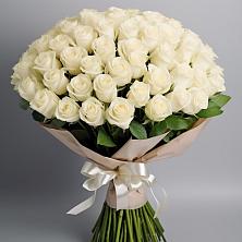 Букет 101 беля роза Белоснежка в Солнечногорске