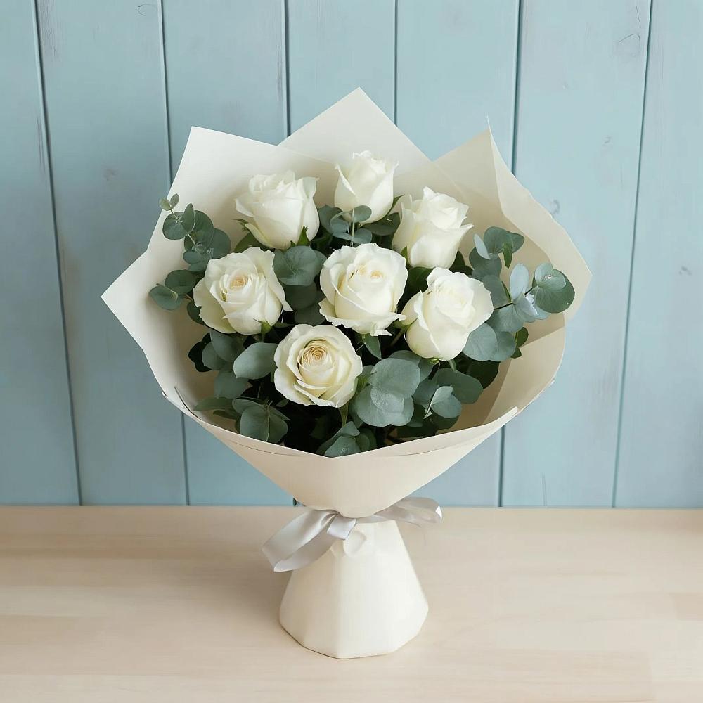 Букет Белые розы в Эвкалипте в Солнечногорске