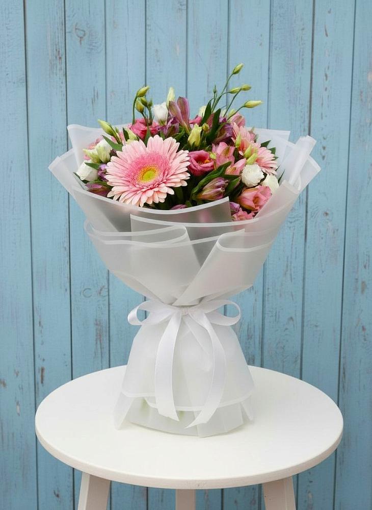 Букет цветов из: Герберы, Альстромерии и Лизиантусы в Солнечногорске