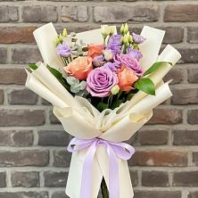 Букет цветов из:  Лизиантусы и Розы в Солнечногорске