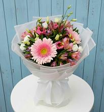 Букет цветов из:  Герберы, Альстромерии и Лизиантусы в Солнечногорске