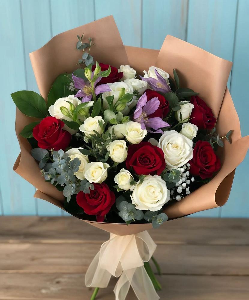 Букет цветов из: Розы и Альстромерии в Солнечногорске