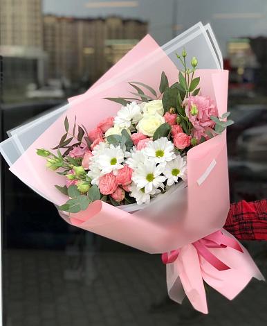 Букет цветов из: Розы, Лизиантусы и Хризантемы в Солнечногорске