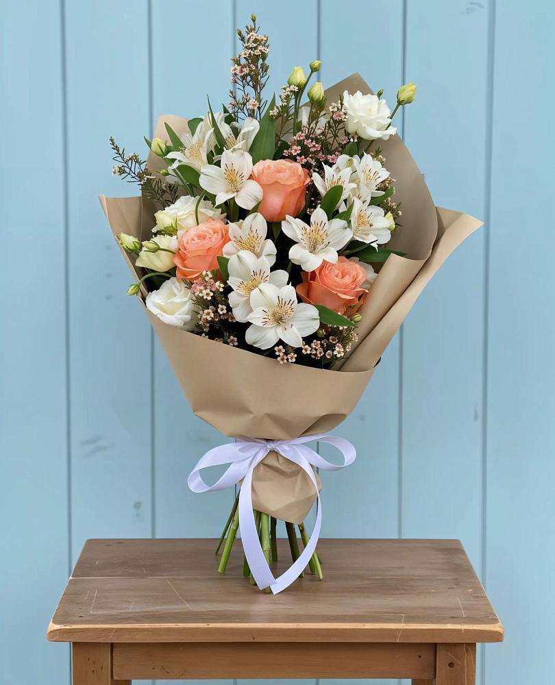 Букет цветов из: Альстромерии, Лизиантусы, Розы и Хризантемы в Солнечногорске