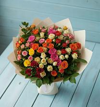 Букет Микс из разноцветных кустовых роз в Солнечногорске