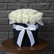 Цветочная композиция из Розы в шляпной коробке в Солнечногорске