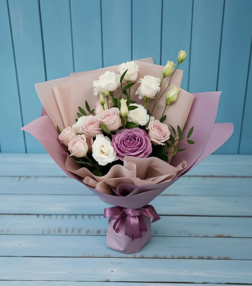 Букет цветов из: Розы и Лизиантусы в Солнечногорске